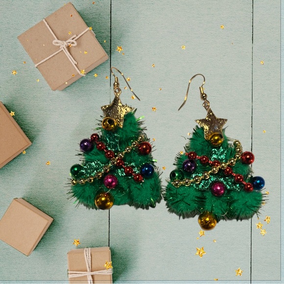 NEW Christmas 🎄 Tree Earrings - Picture 6 of 6